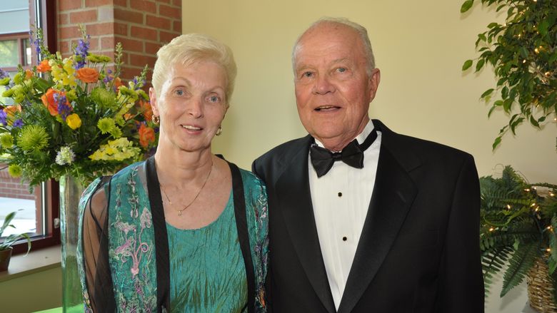 A portrait of Kathryn and Larry V. Smith