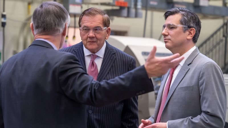 Former Gov. Tom Ridge Former Gov. Tom Ridge tours the plastics processing lab at Penn State Behrend