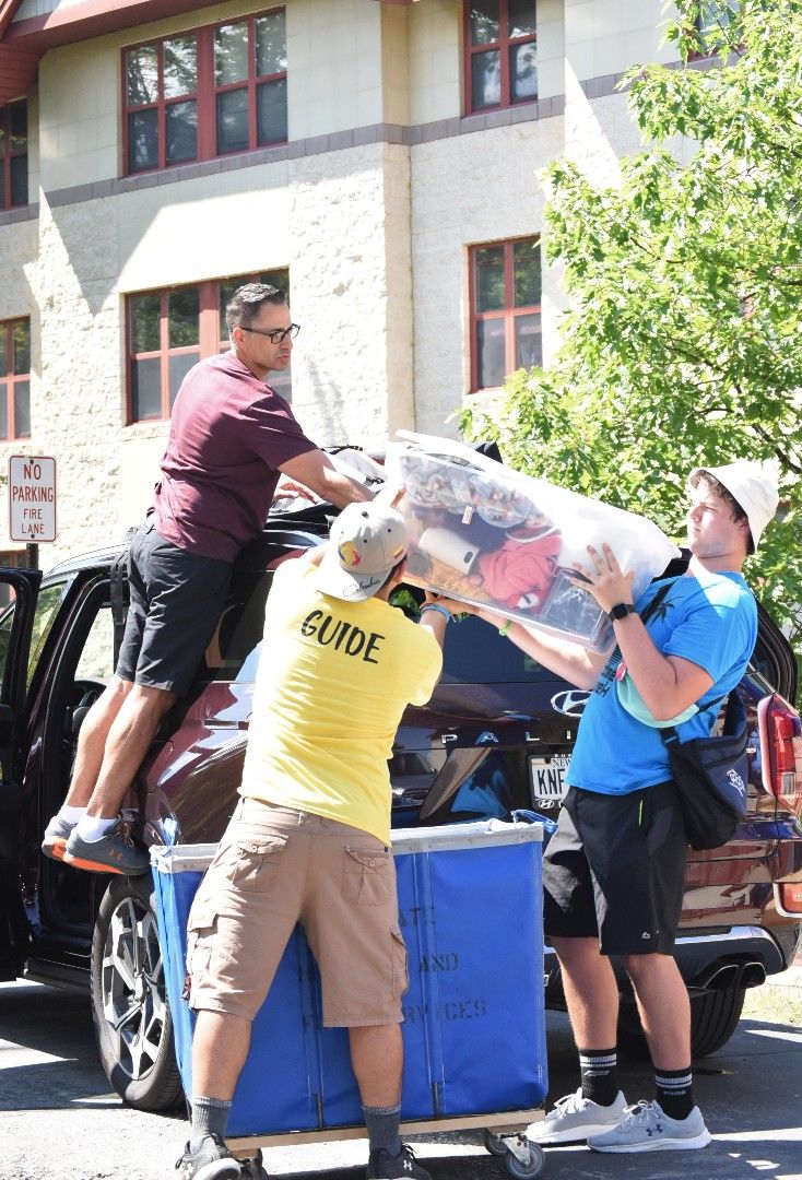 Movein day at Penn State Behrend Image Gallery 69266 Penn State