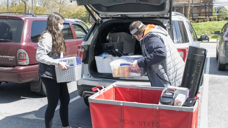 Student packing belongings in car