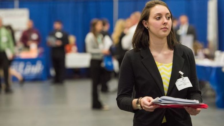 A female student walks in an aisle during a Penn State Behrend Career and Internship Fair.