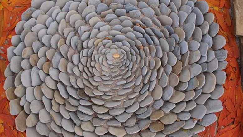 Beach stone art