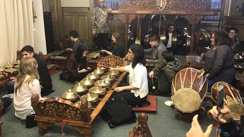 Students playing gamelan instruments at the Indonesian Embassy