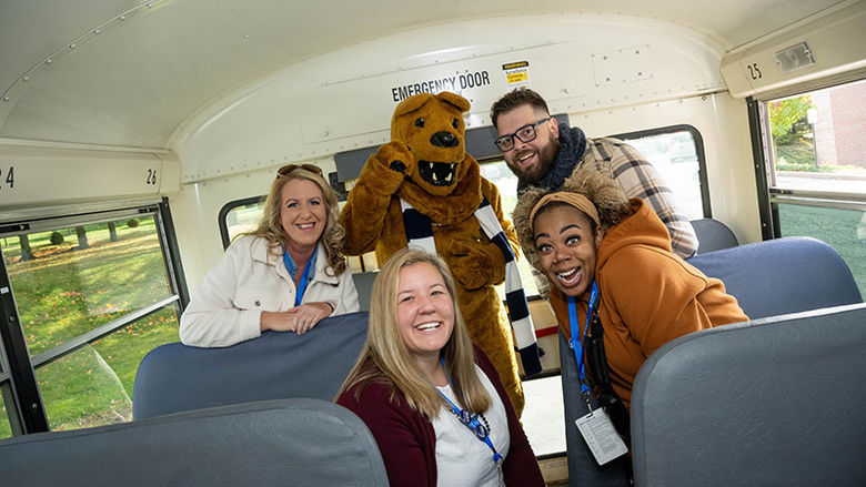 Wine Tour 2022 - Alumni on Bus