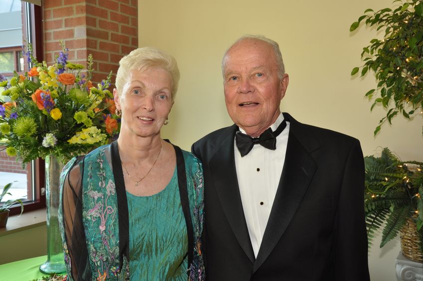 A portrait of Kathryn and Larry V. Smith