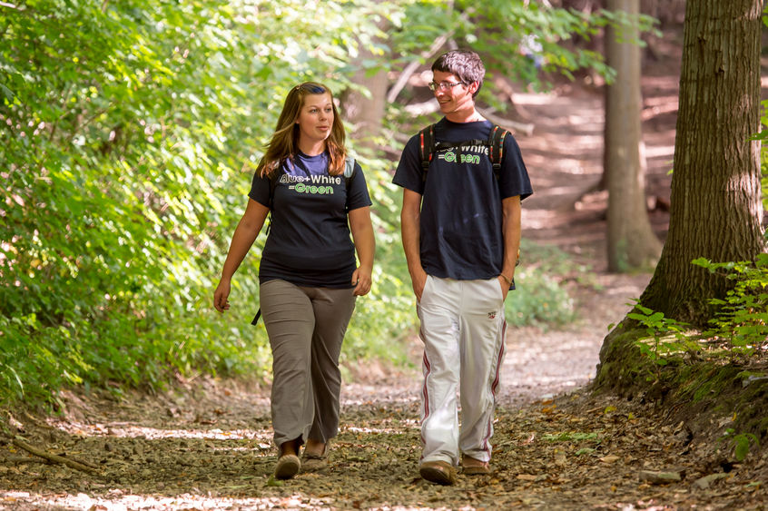 Two students walk on a trail in Wintergreen Gorge.